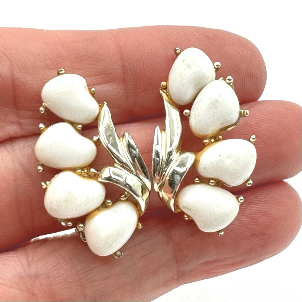 Vintage B.S.K Gold tone Baroque Baby Tooth Pearl Clip-on Earrings